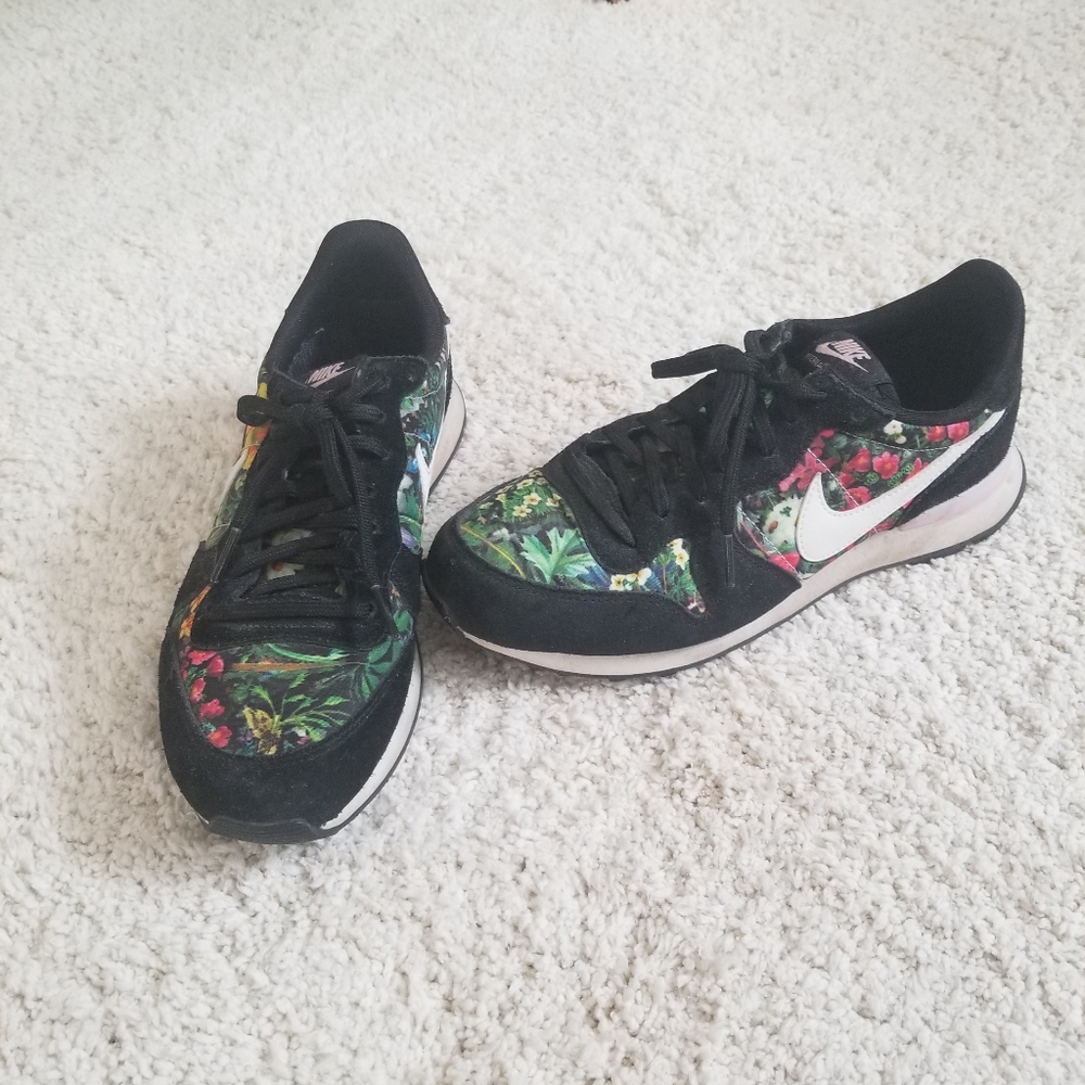 Nike floral sneakers